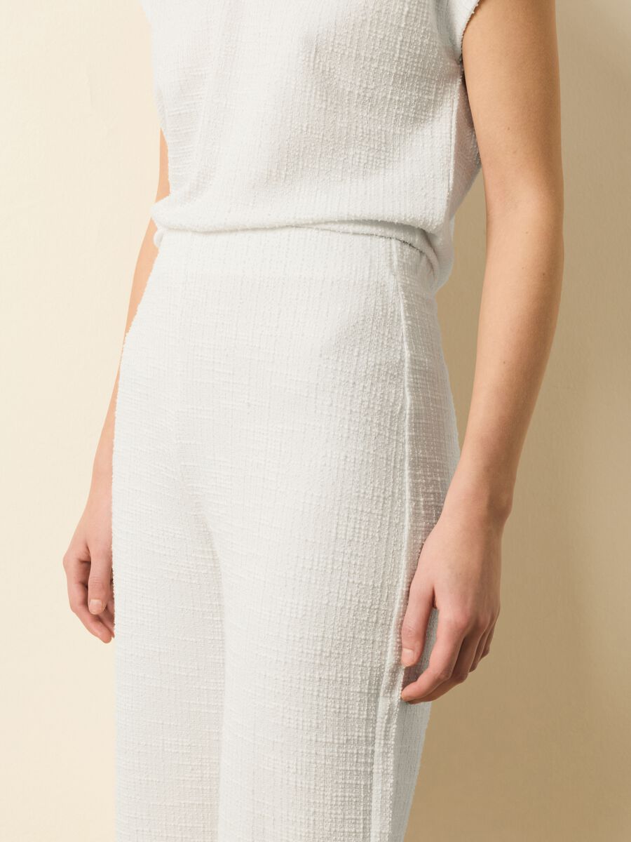 Wide-leg trousers with woven design_3