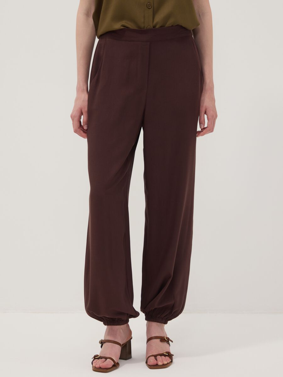Brown pure viscose trousers with elasticated cuffs, regular fit_1