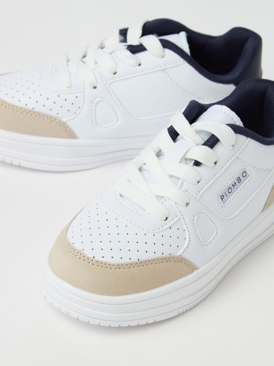 Sneakers with contrasting bands_1