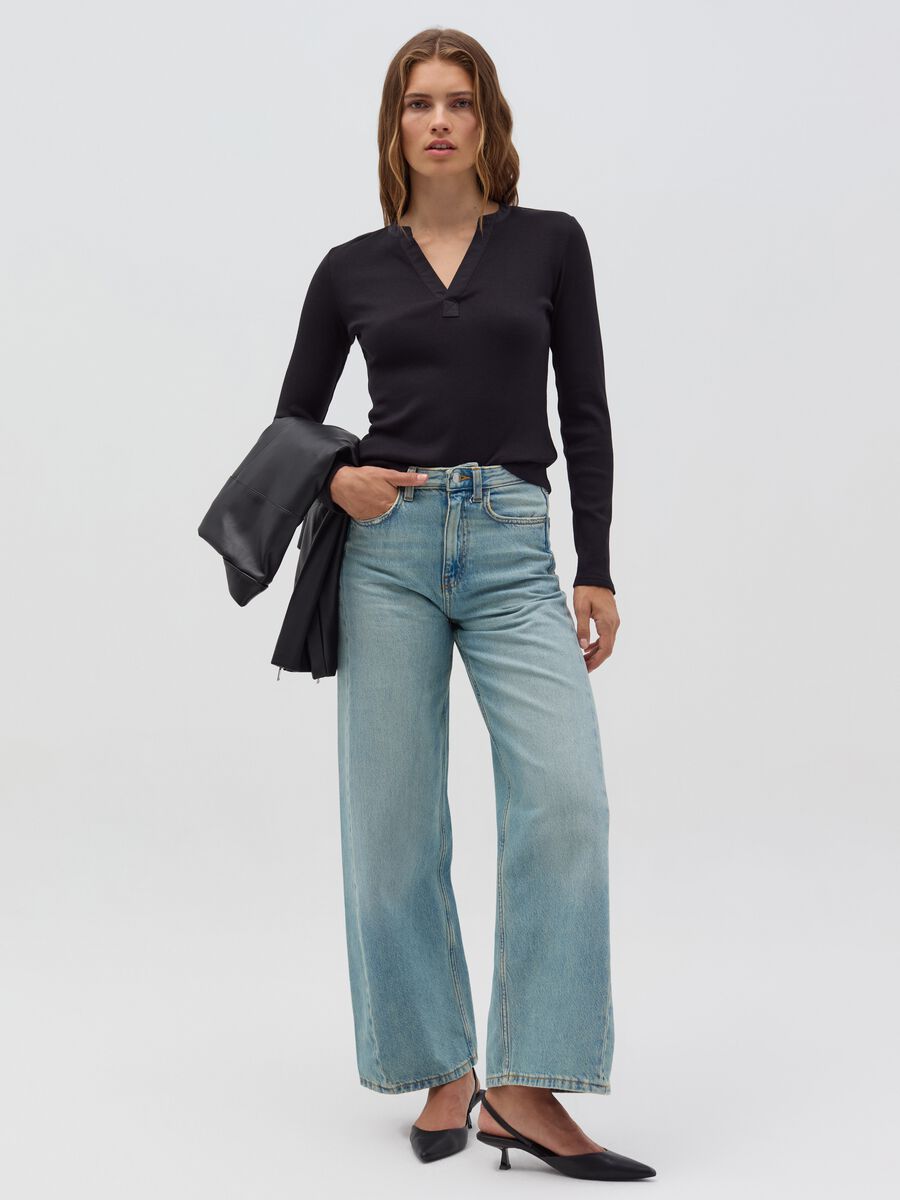 Thin ribbed T-shirt with V neck_1