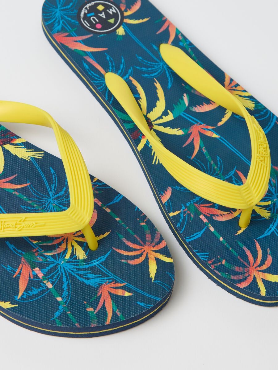 Maui and Sons blue flip flops with tropical print_1