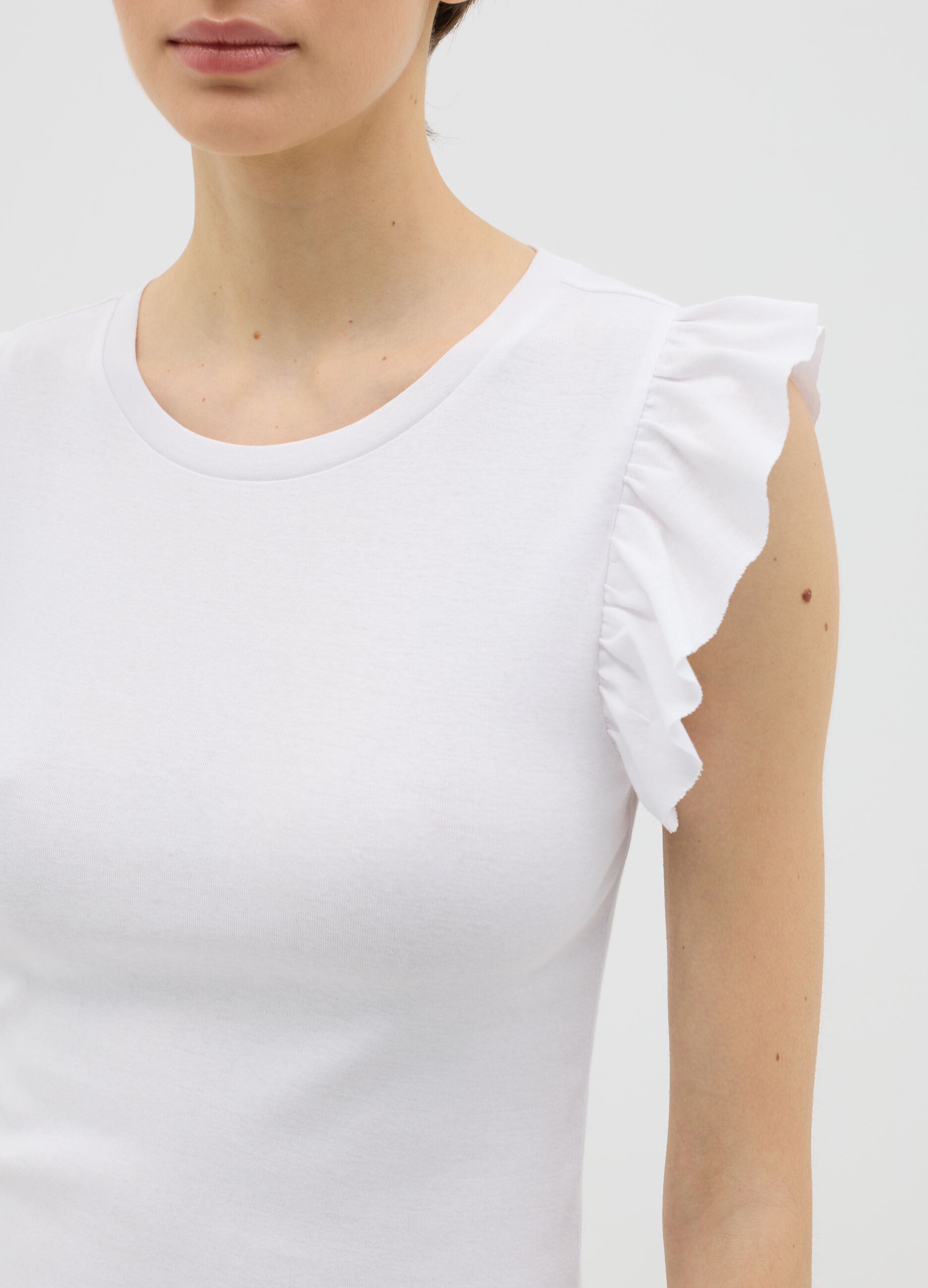 White cotton T-shirt with ruffles