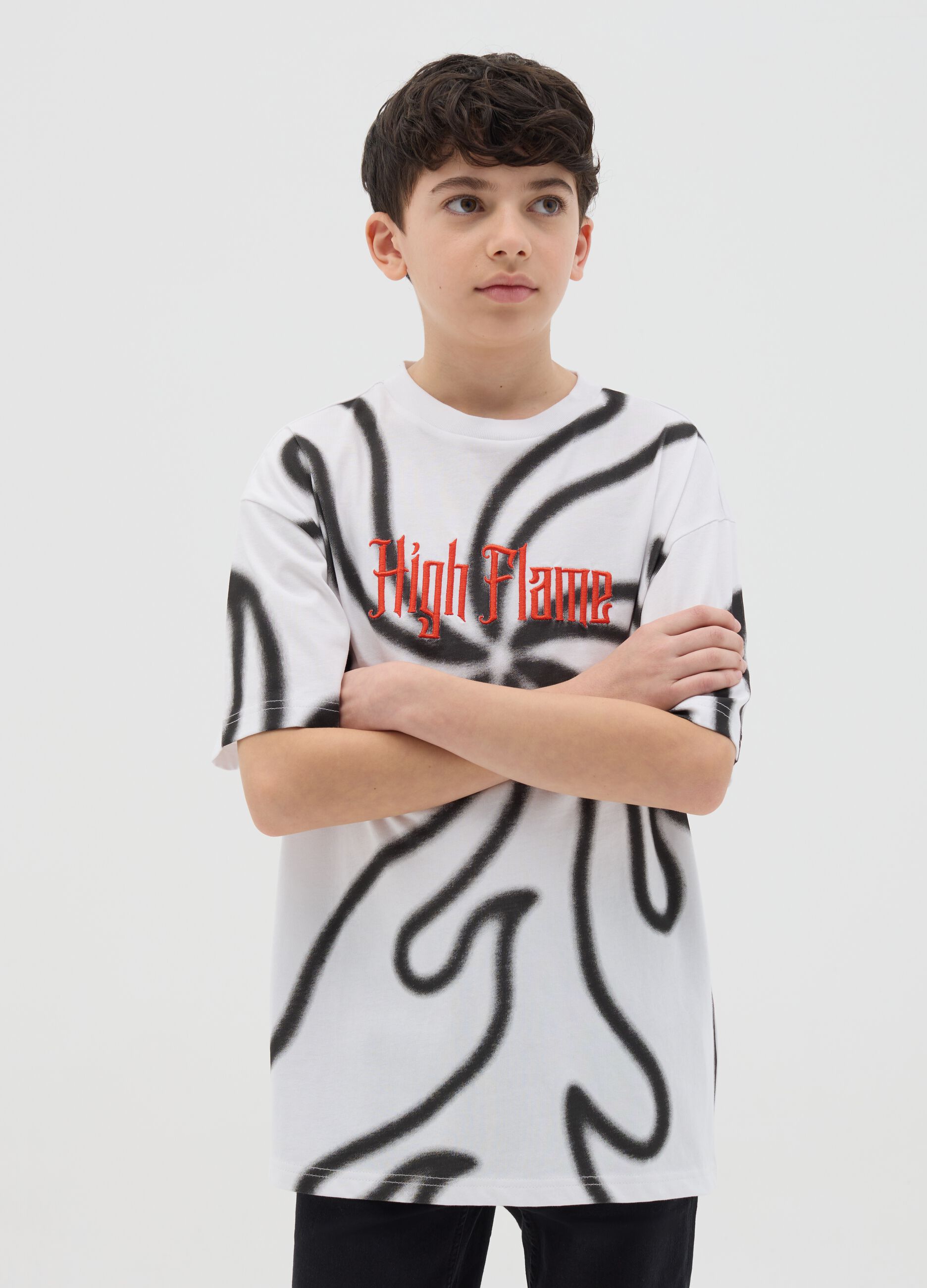 T-shirt in cotone con stampa fiamme "High Flame"