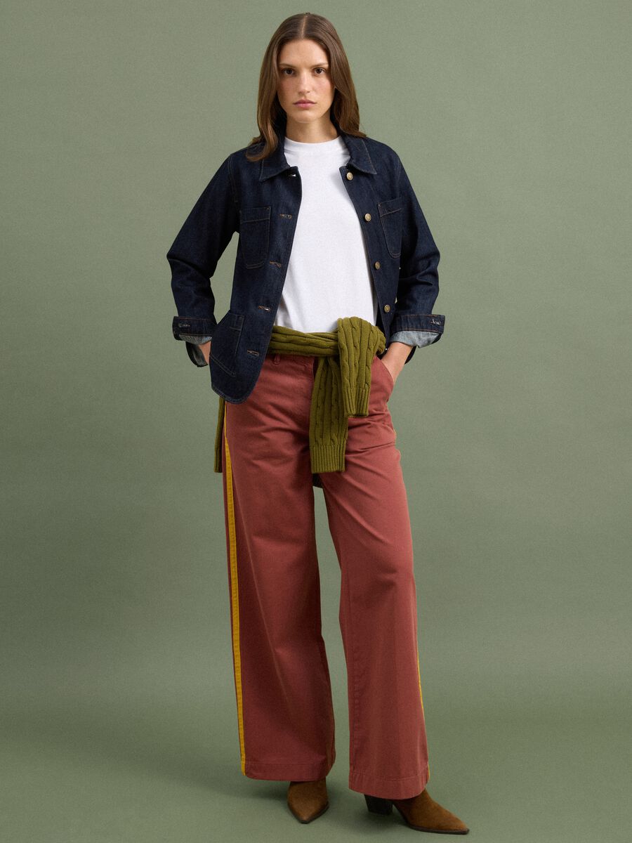 Pantaloni chino rossi wide leg in puro cotone con bande a contrasto_0