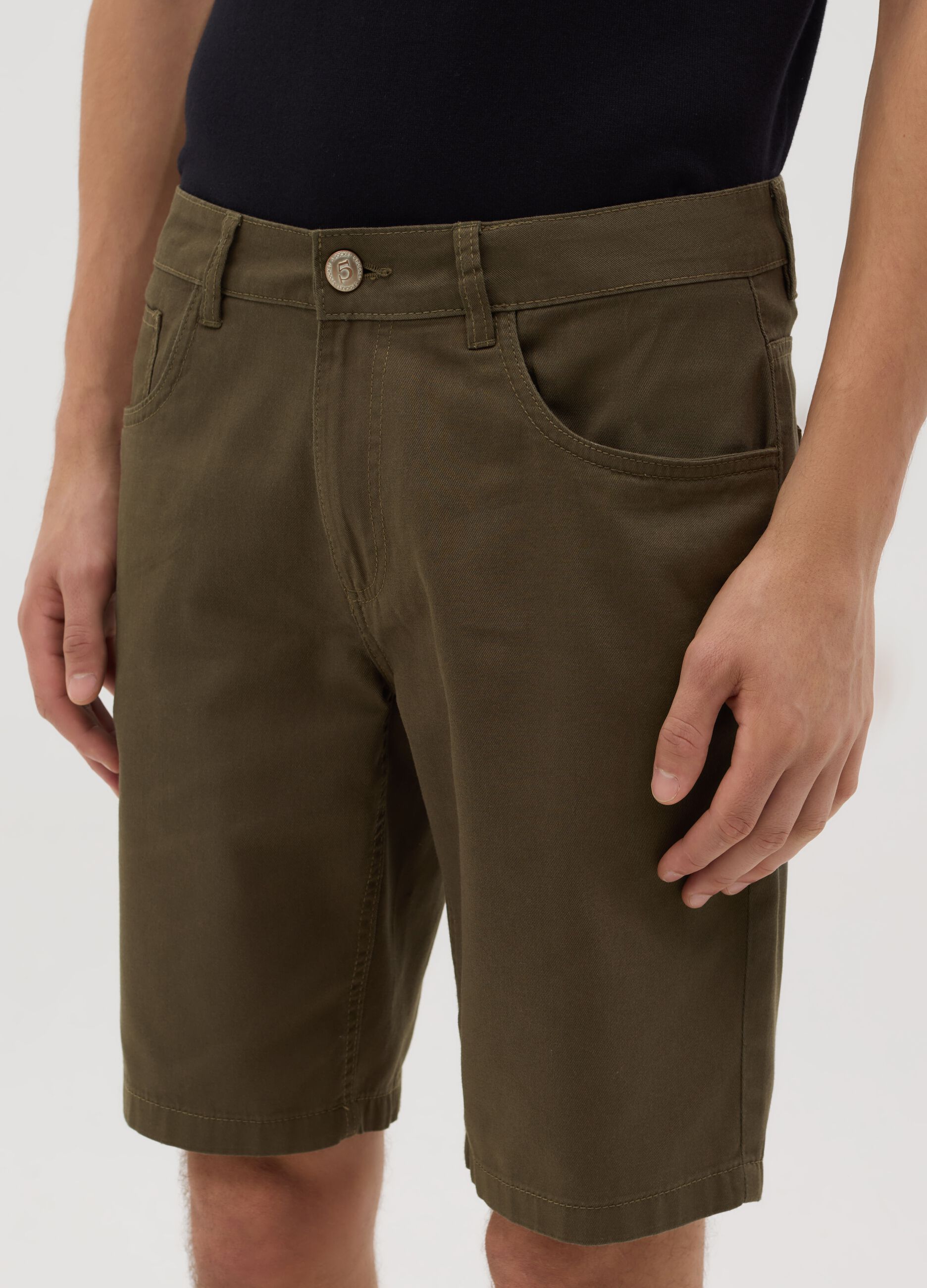Bermuda da uomo in puro cotone verde regular fit con tasche