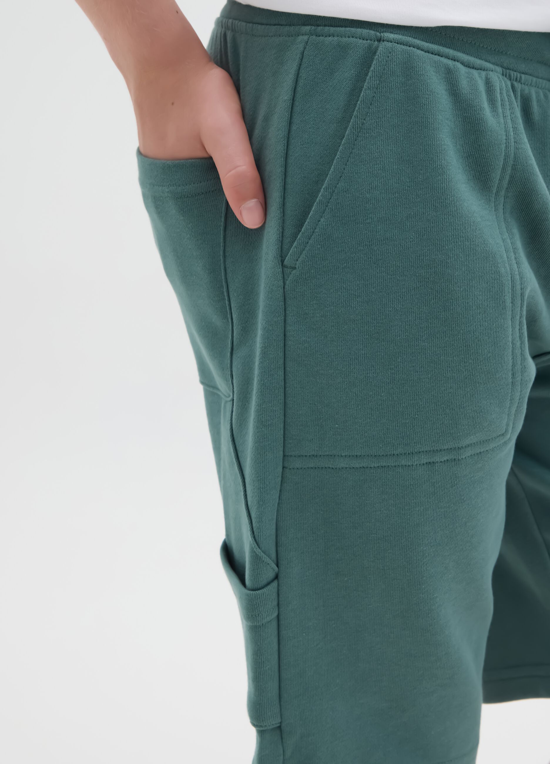 Pantaloni corti da ragazzo in puro cotone verde regular fit con tasche