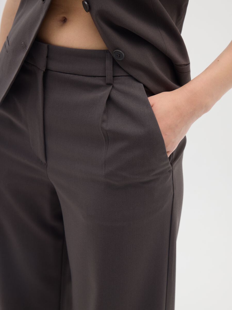 Brown trousers in stretch fabric_3