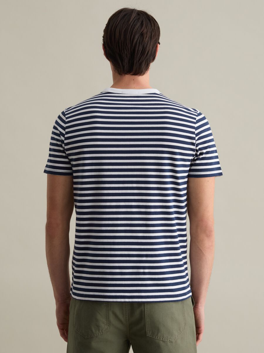 T-shirt with horizontal stripes_3