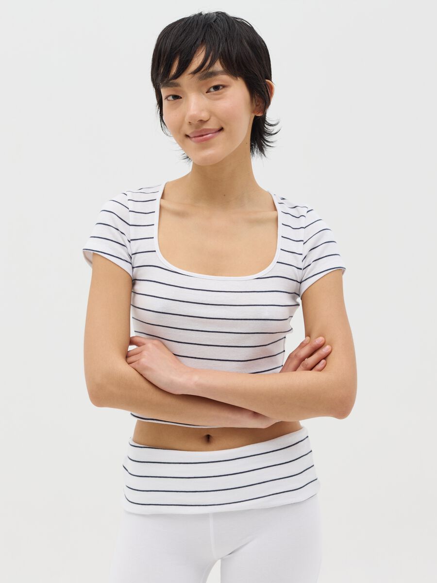 Fitted T-shirt in cotton with white and blue stripes_0