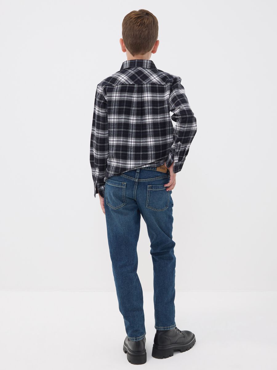 Jeans blu in puro cotone regular fit per ragazzo_2