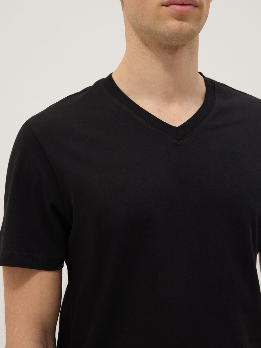 Black pure cotton regular fit V-neck T-shirt_3