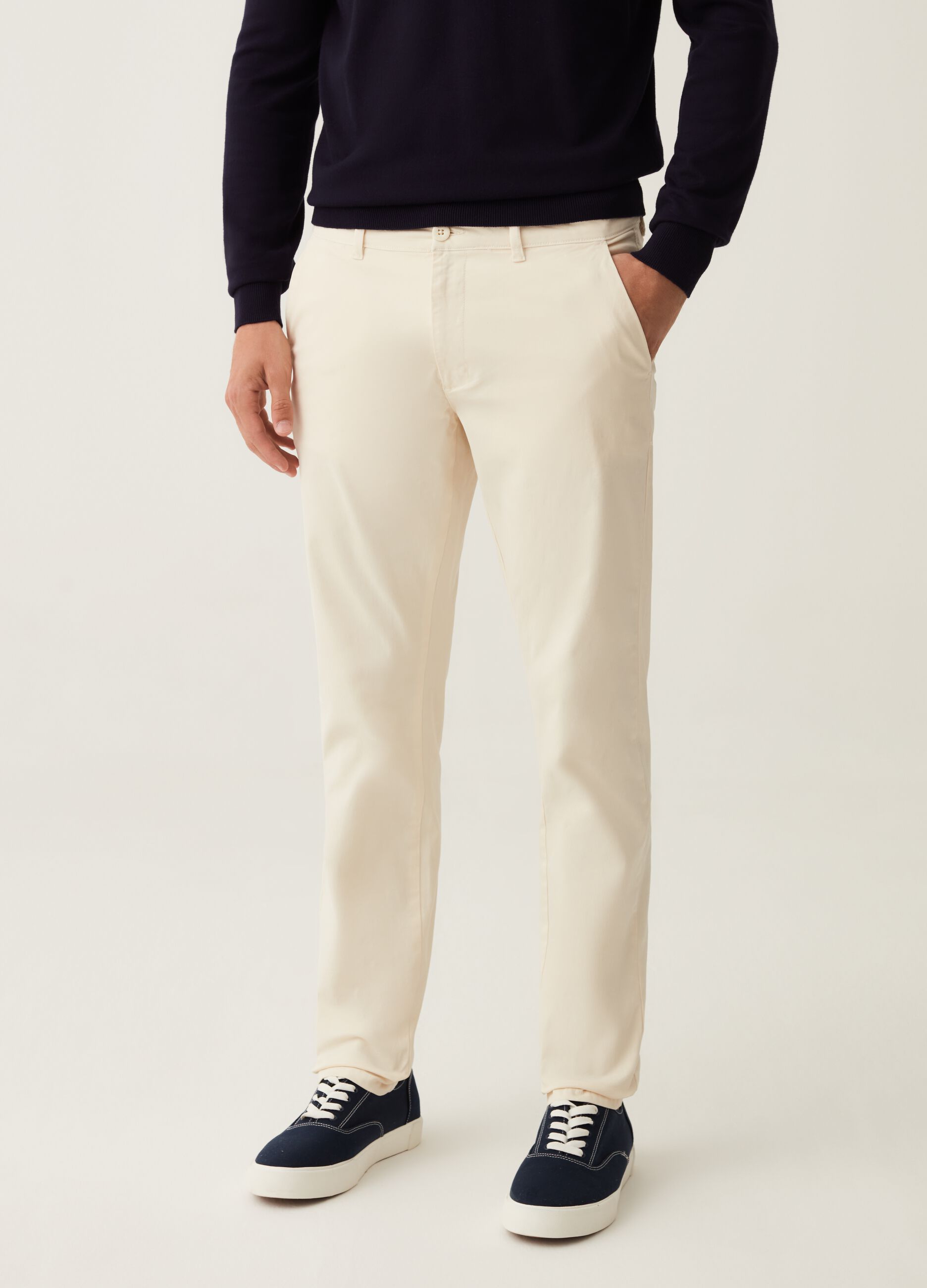 Pantaloni chino in cotone stretch tinta unita_3