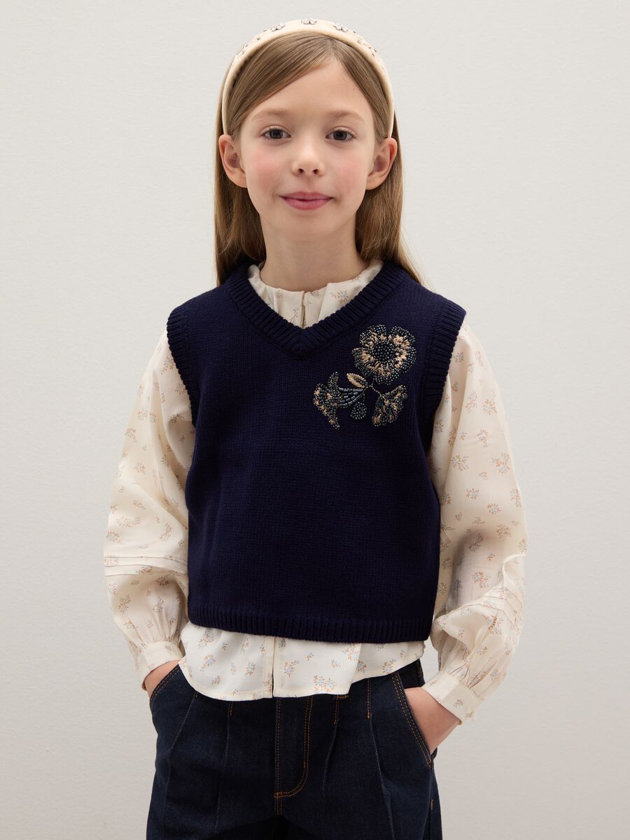 Girls' hand-embroidered blue waistcoat with V-neck regular fit_0