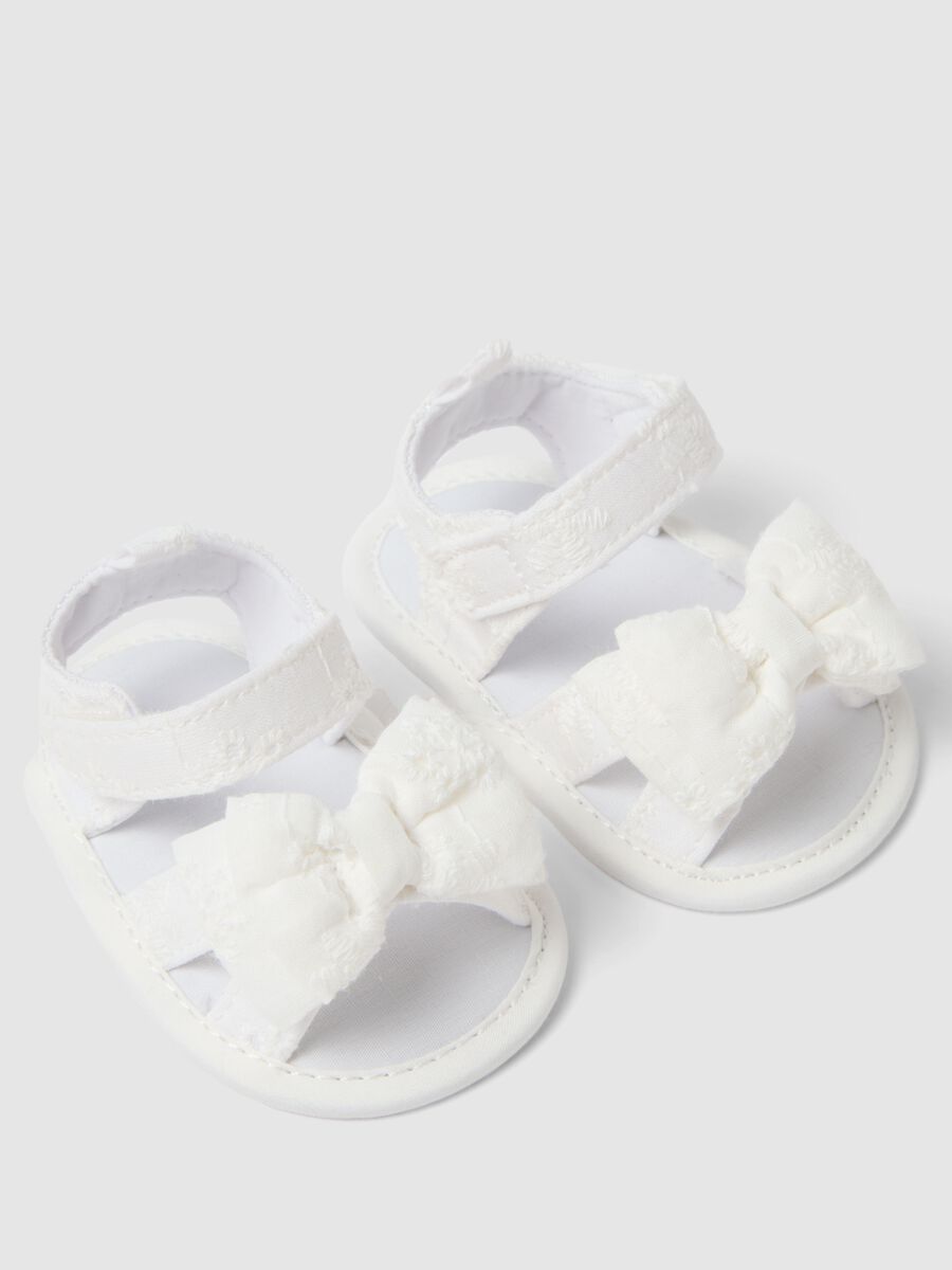 White pure cotton sandals for newborn girls with velcro and bow_1