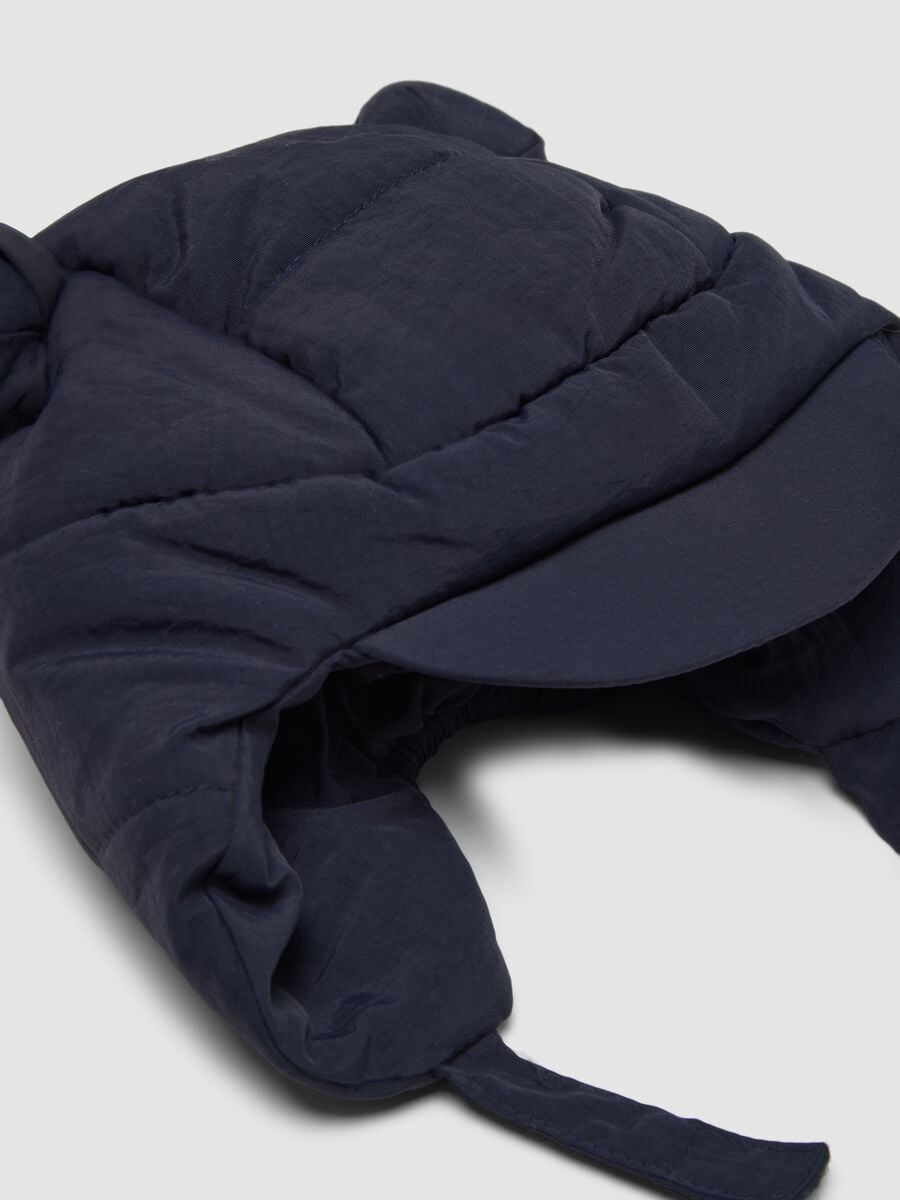 Cappello blu notte imbottito con visiera e paraorecchie_2