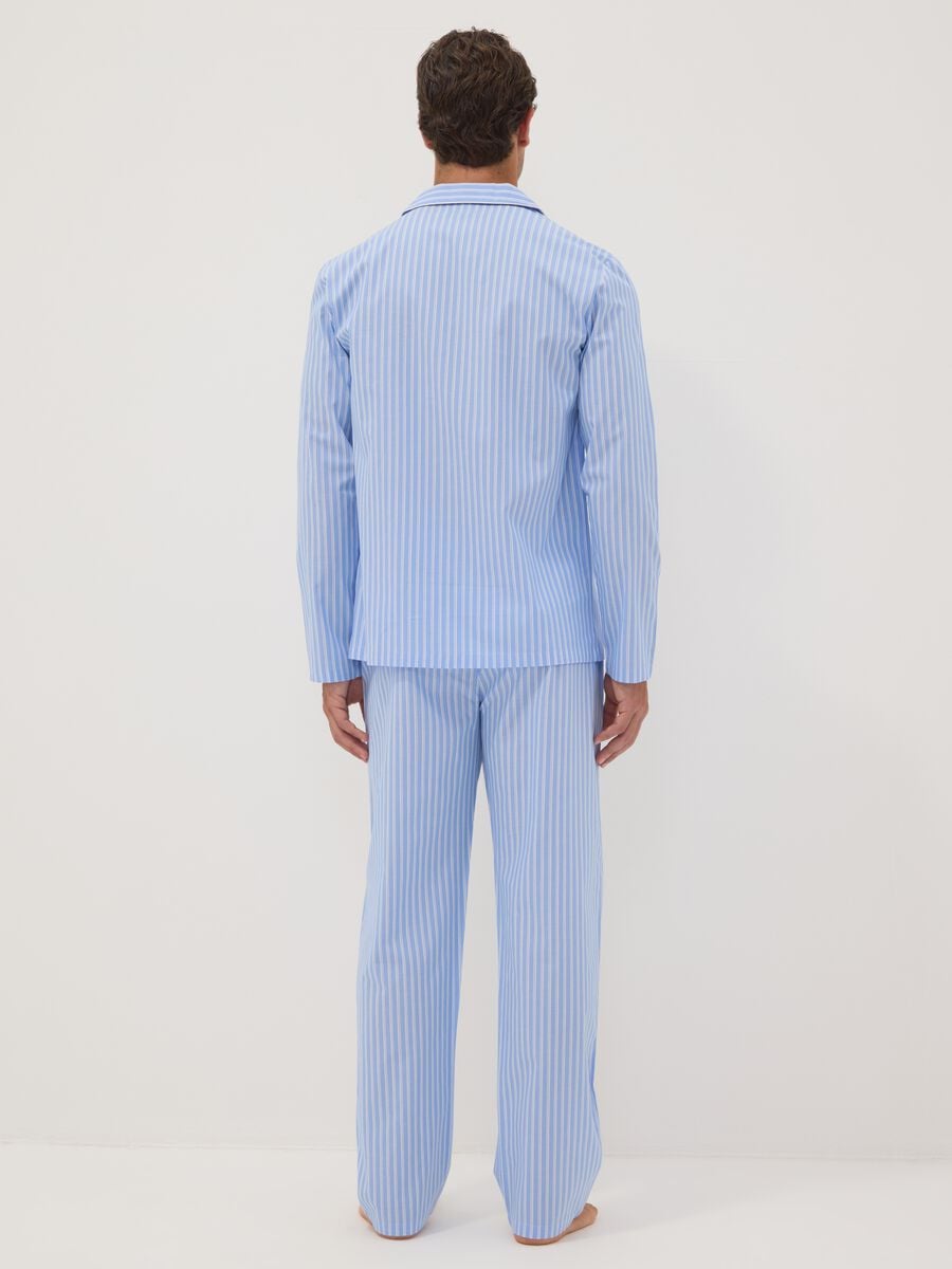 Pigiama azzurro in cotone organico a righe_3