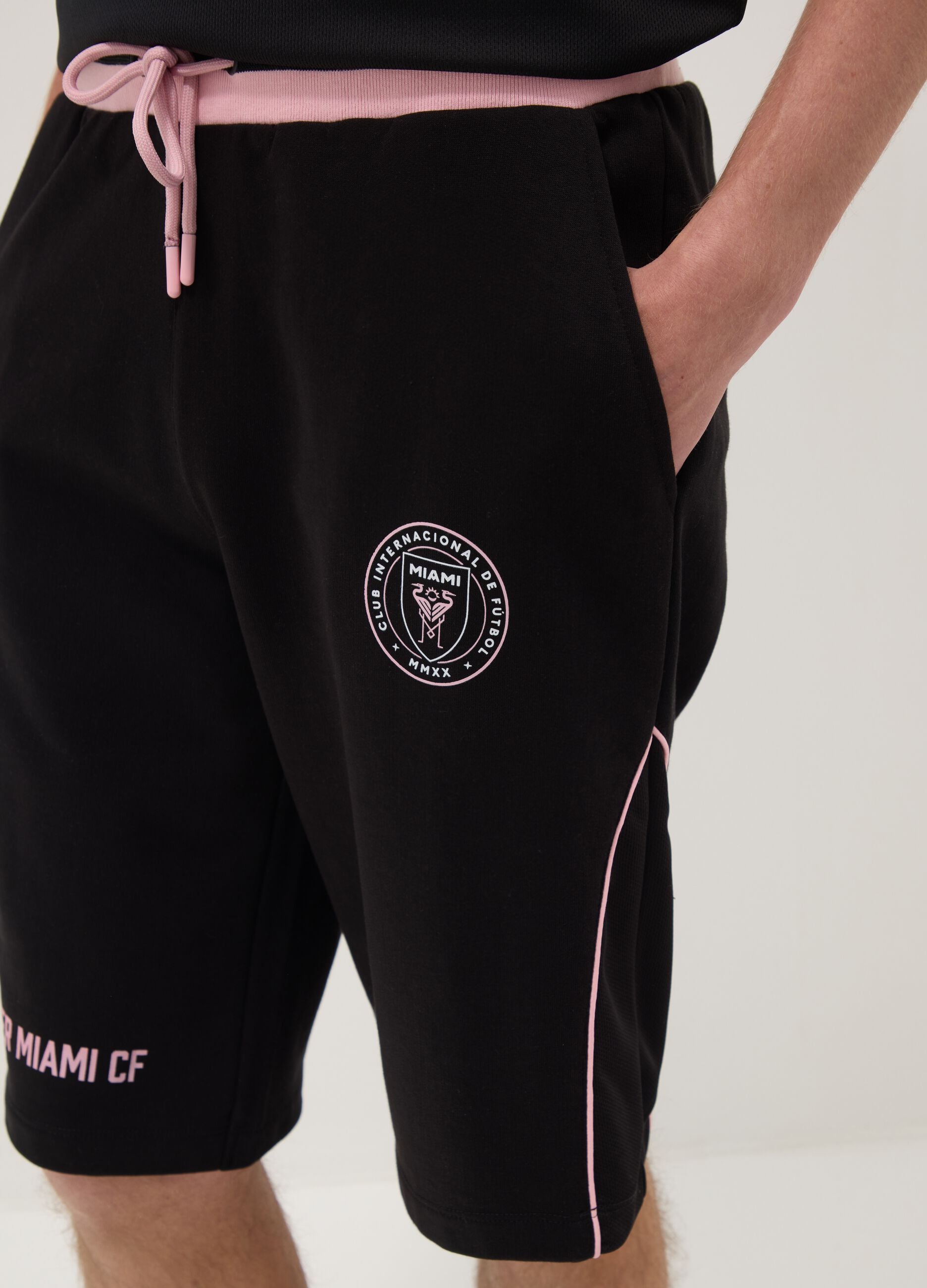 Black cotton-blend sports shorts, regular fit