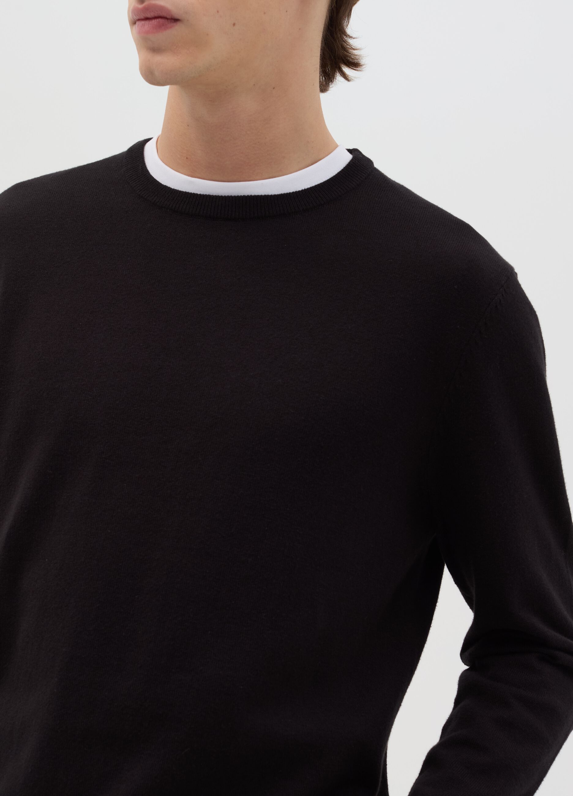 Round neck pullover