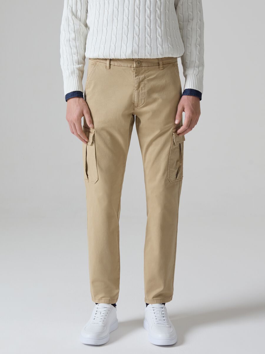 Pantalone chino cargo in cotone stretch_1