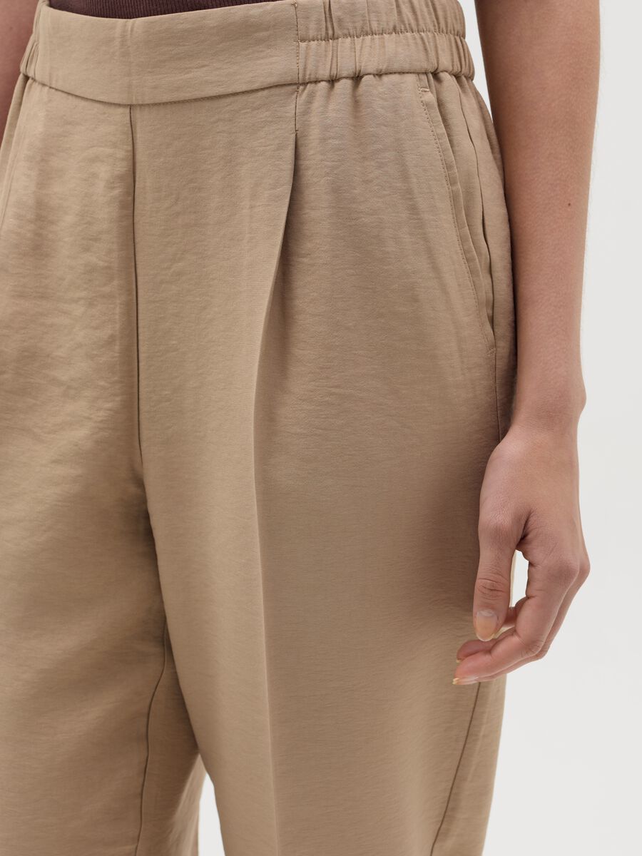 Chino trousers with elasticated waist_3