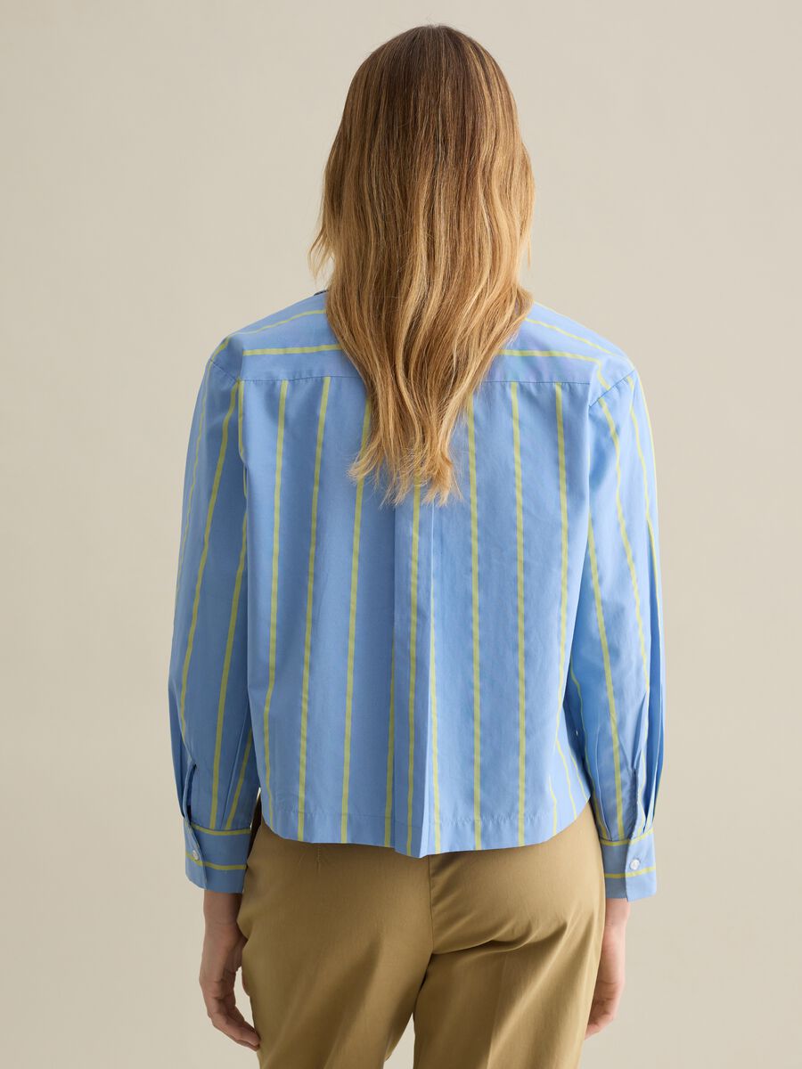 Boxy-fit shirt in poplin with light blue striped pattern_3