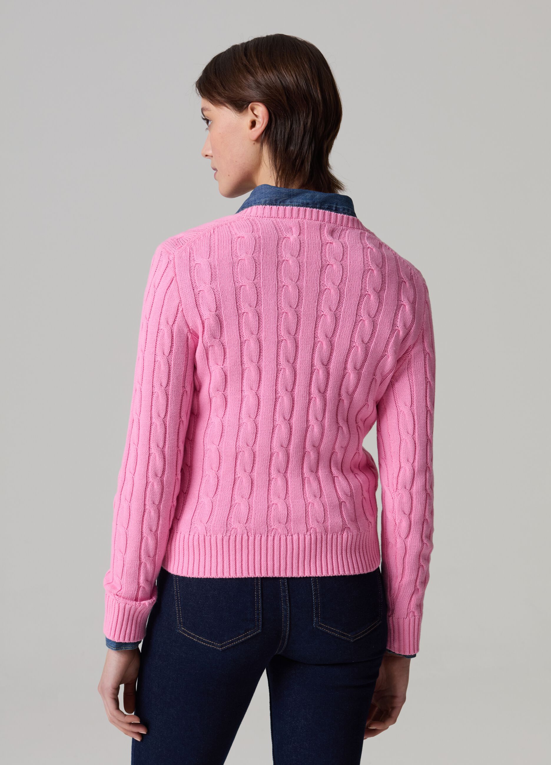 Pullover with V neck and cable-knit design