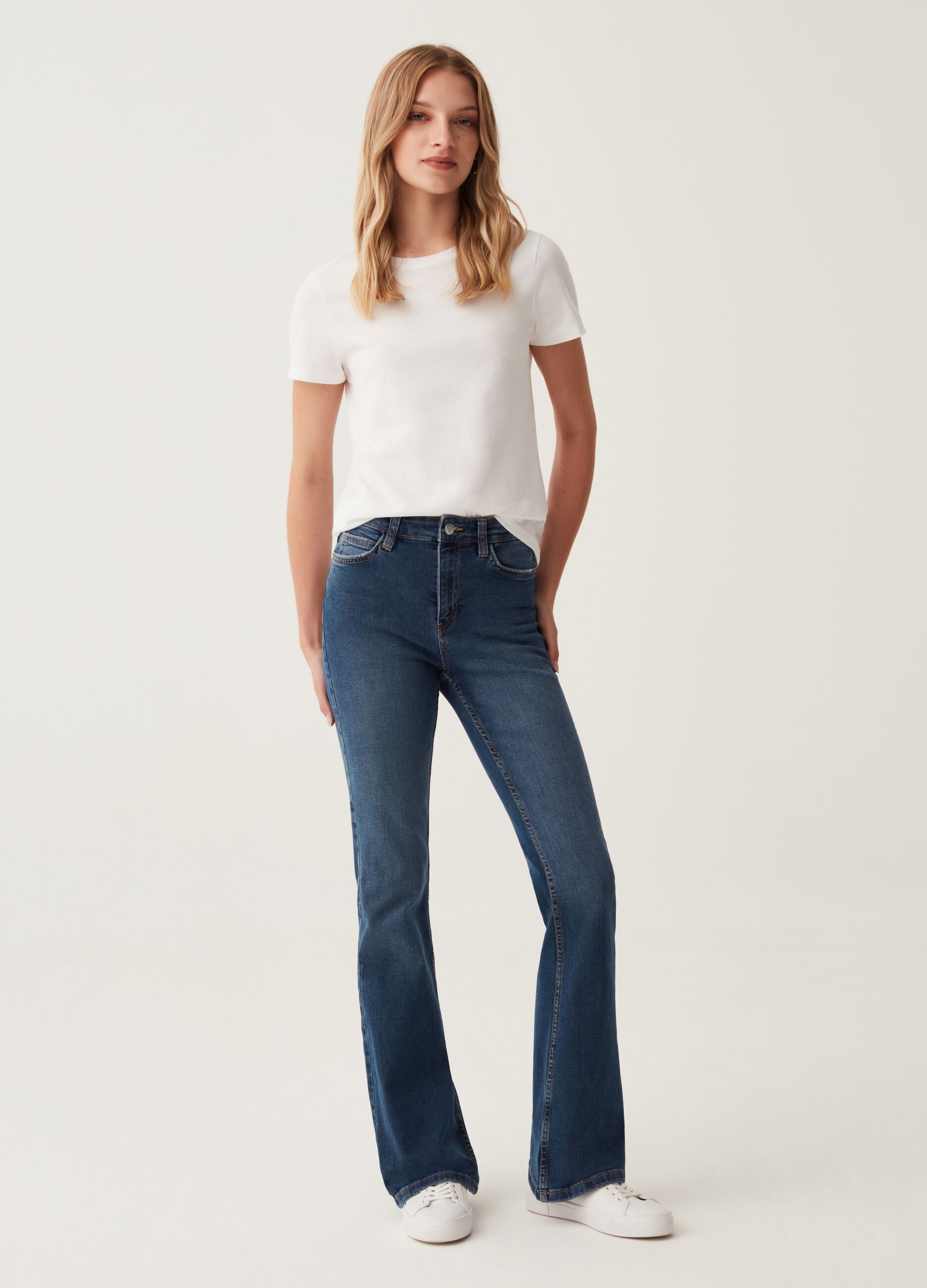 Jeans flare fit a vita alta con scoloriture