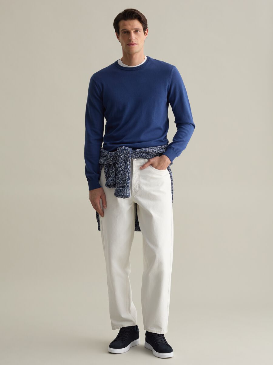 Solid colour pullover with round neck_1
