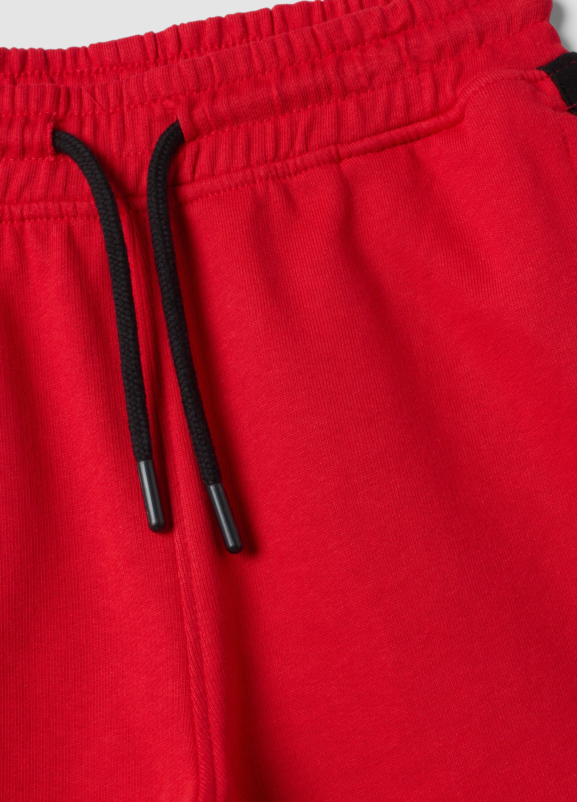 Kids&rsquo; pure cotton red shorts with Chicago Bulls print