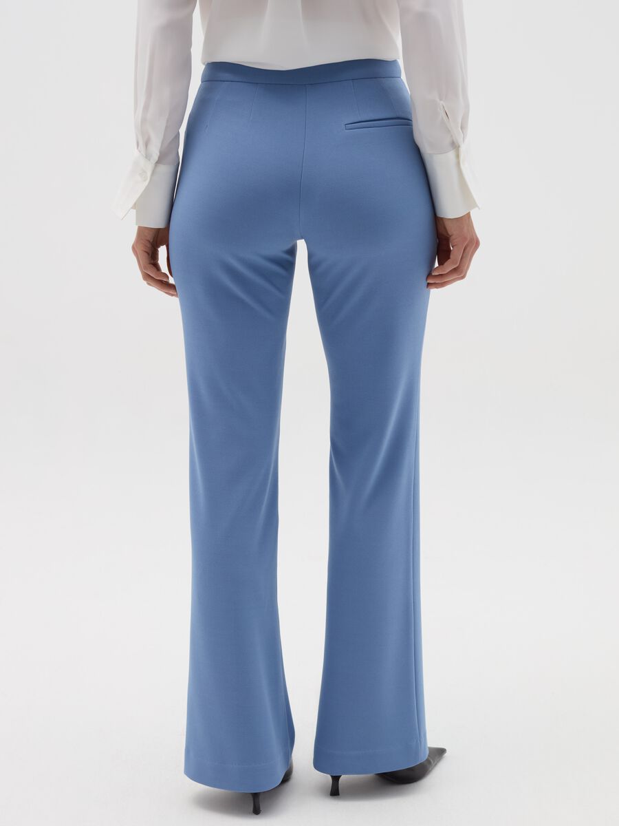Solid colour flare-fit trousers_2