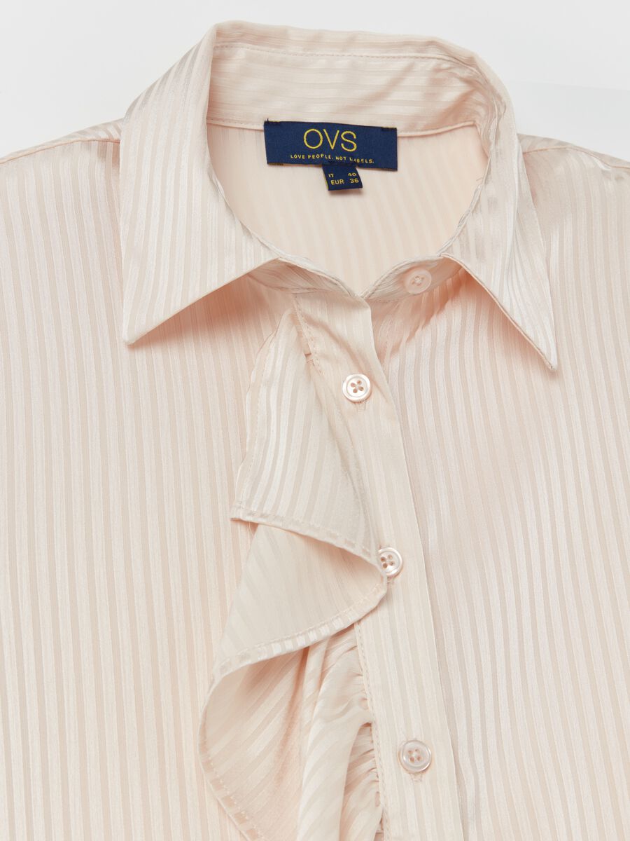 Camicia in satin a righe con volant_5
