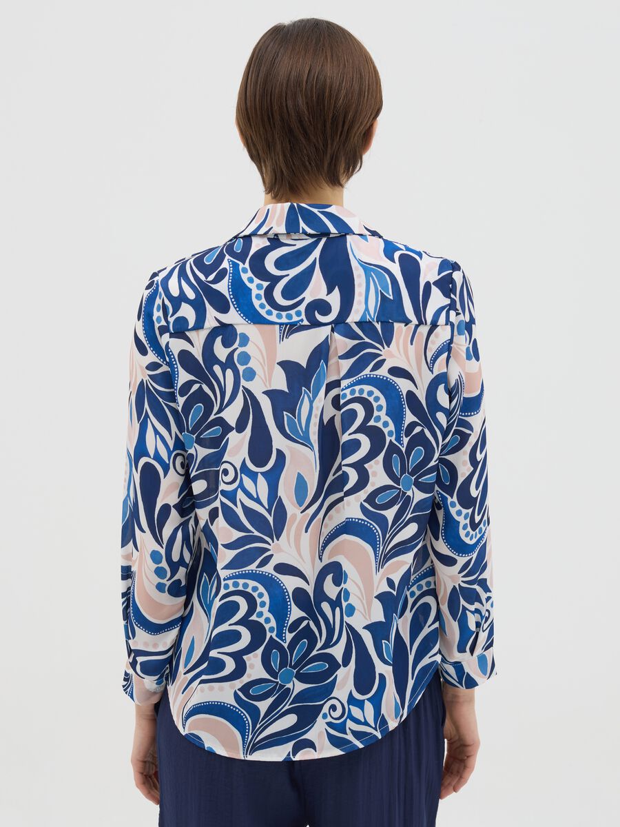 Blue and beige shirt with floral pattern_3