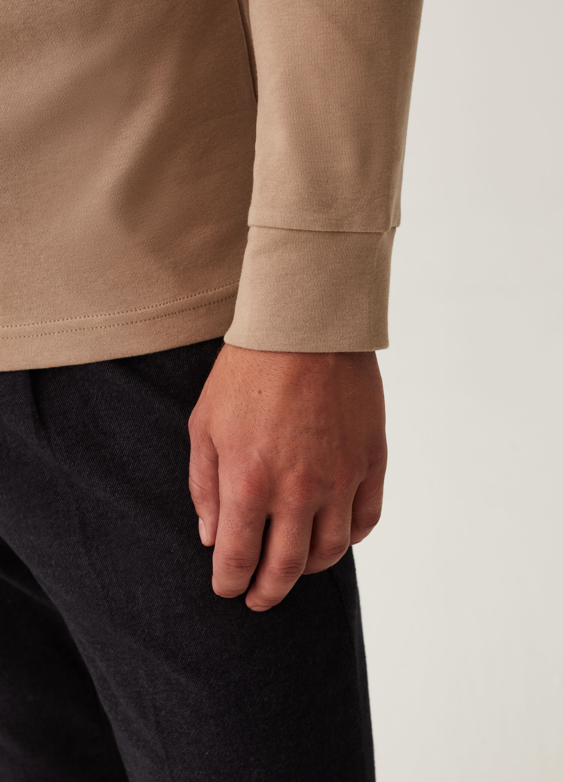T-shirt a maniche lunghe mock neck_3