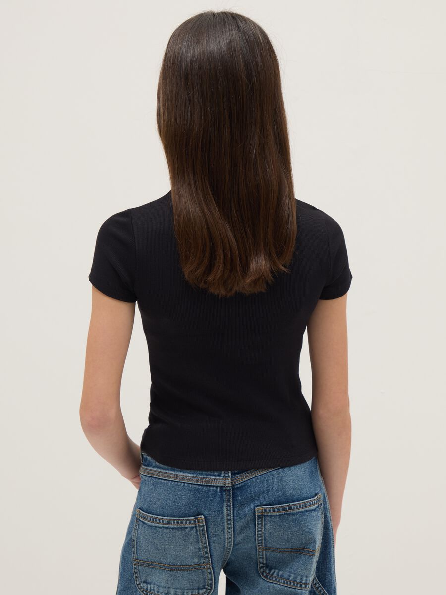 T-shirt fitted in cotone elasticizzato nera per ragazza_1
