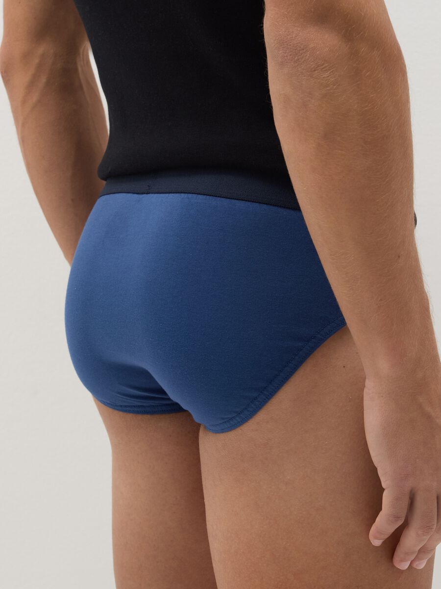 Three-pack briefs with contrasting details_2