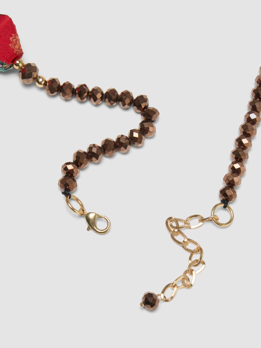 Red necklace with beads and ethnic details_4