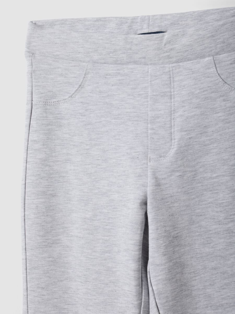 Pantaloni grigi in cotone organico elasticizzato slim fit per ragazza_5
