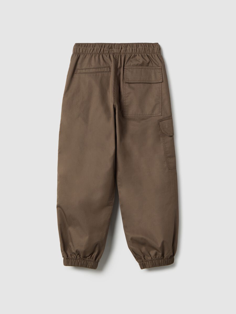 Regular fit brown cotton cargo jogger trousers for kids_1