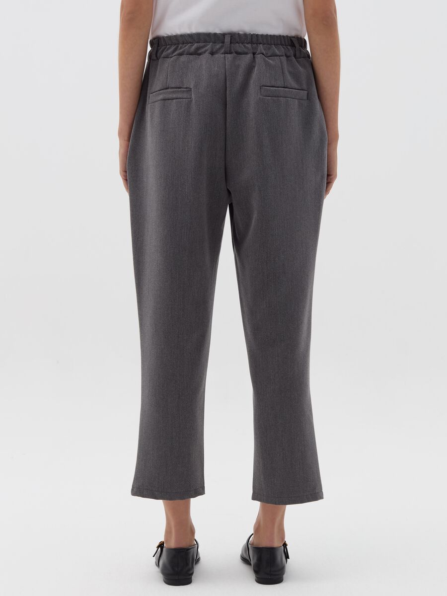 Cropped cigarette trousers with inverted pleats_3