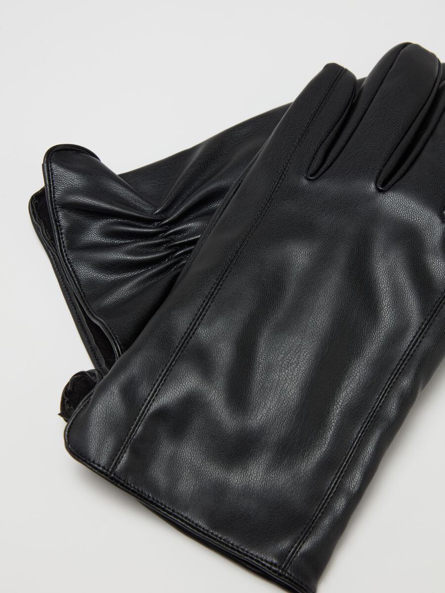Glossy effect gloves_1