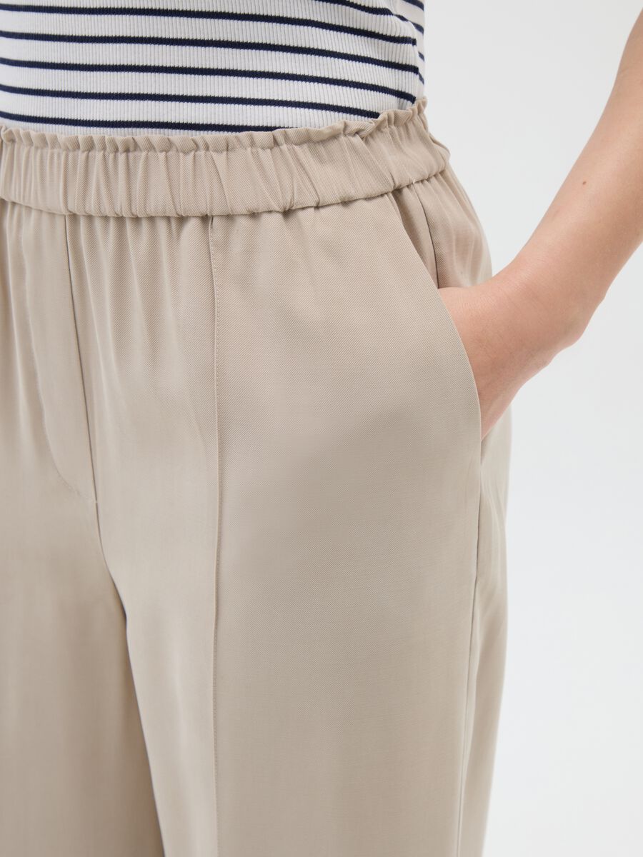 Pantaloni The Iconic Pants beige a gamba larga_3