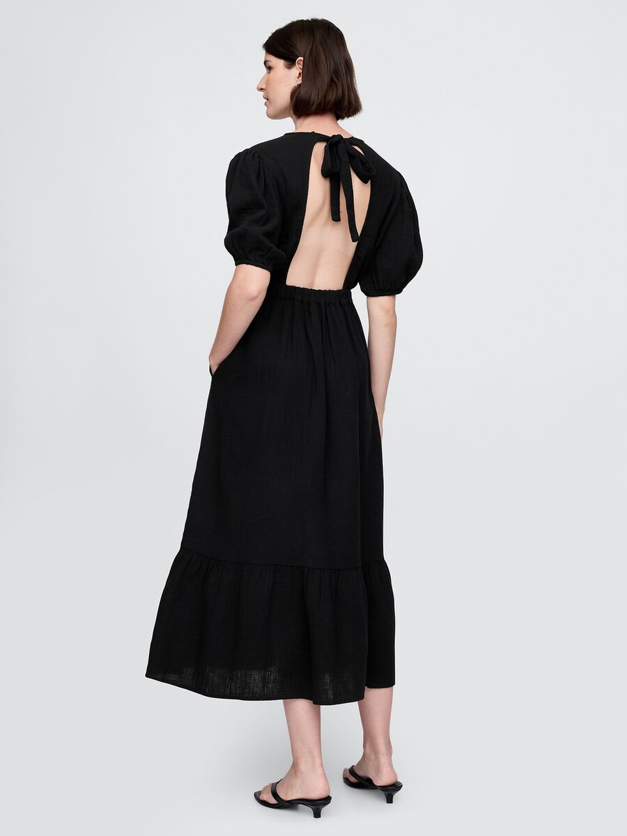 Long black dress with V-neck and open back_2