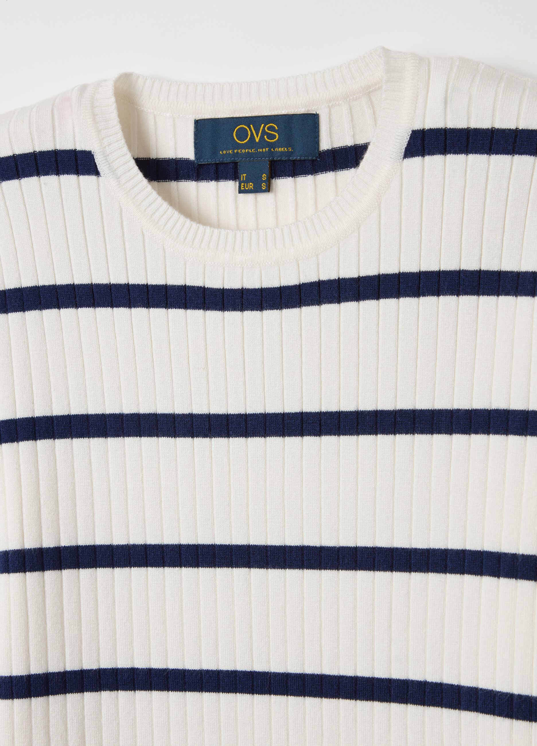 Flat ribbed top with striped pattern