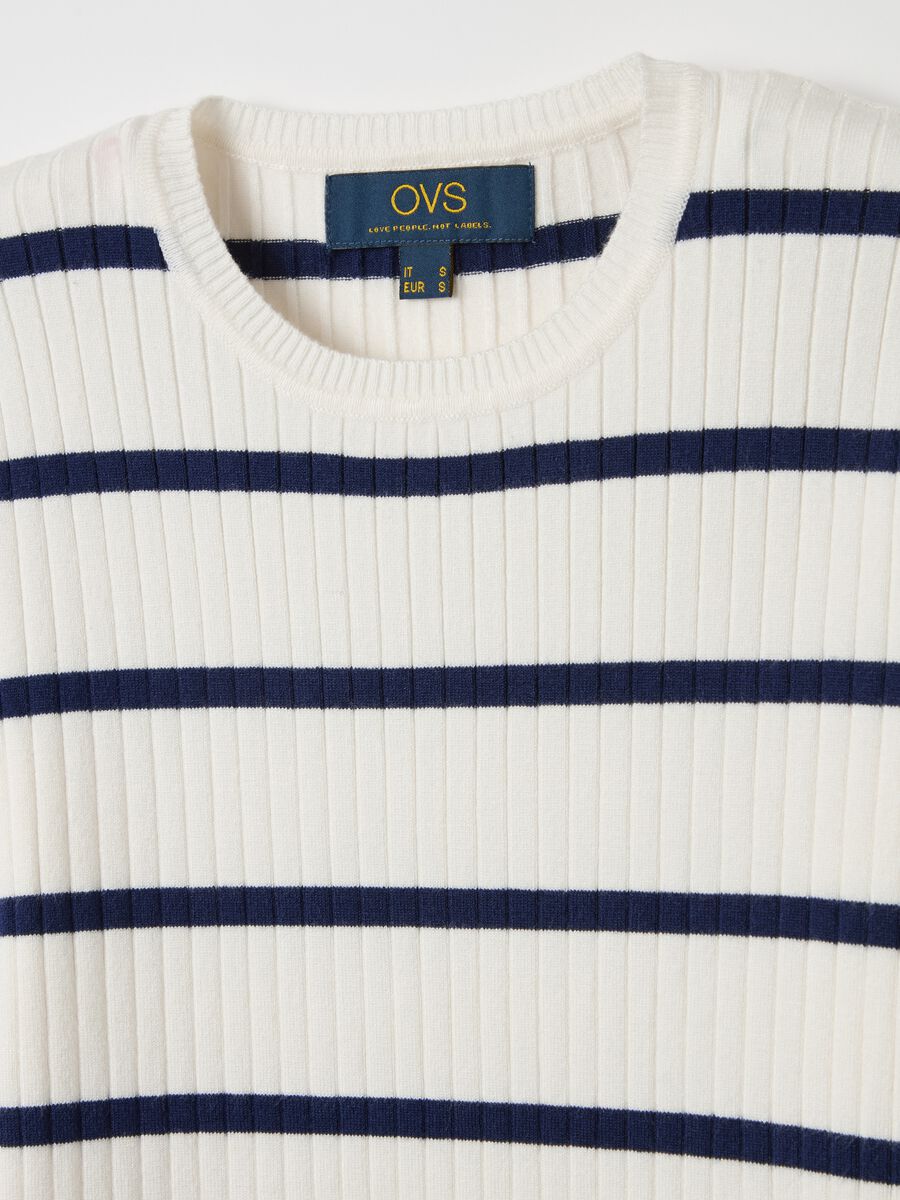 Flat ribbed top with striped pattern_5