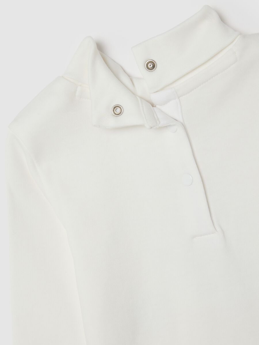 White long-sleeve top with high collar_3