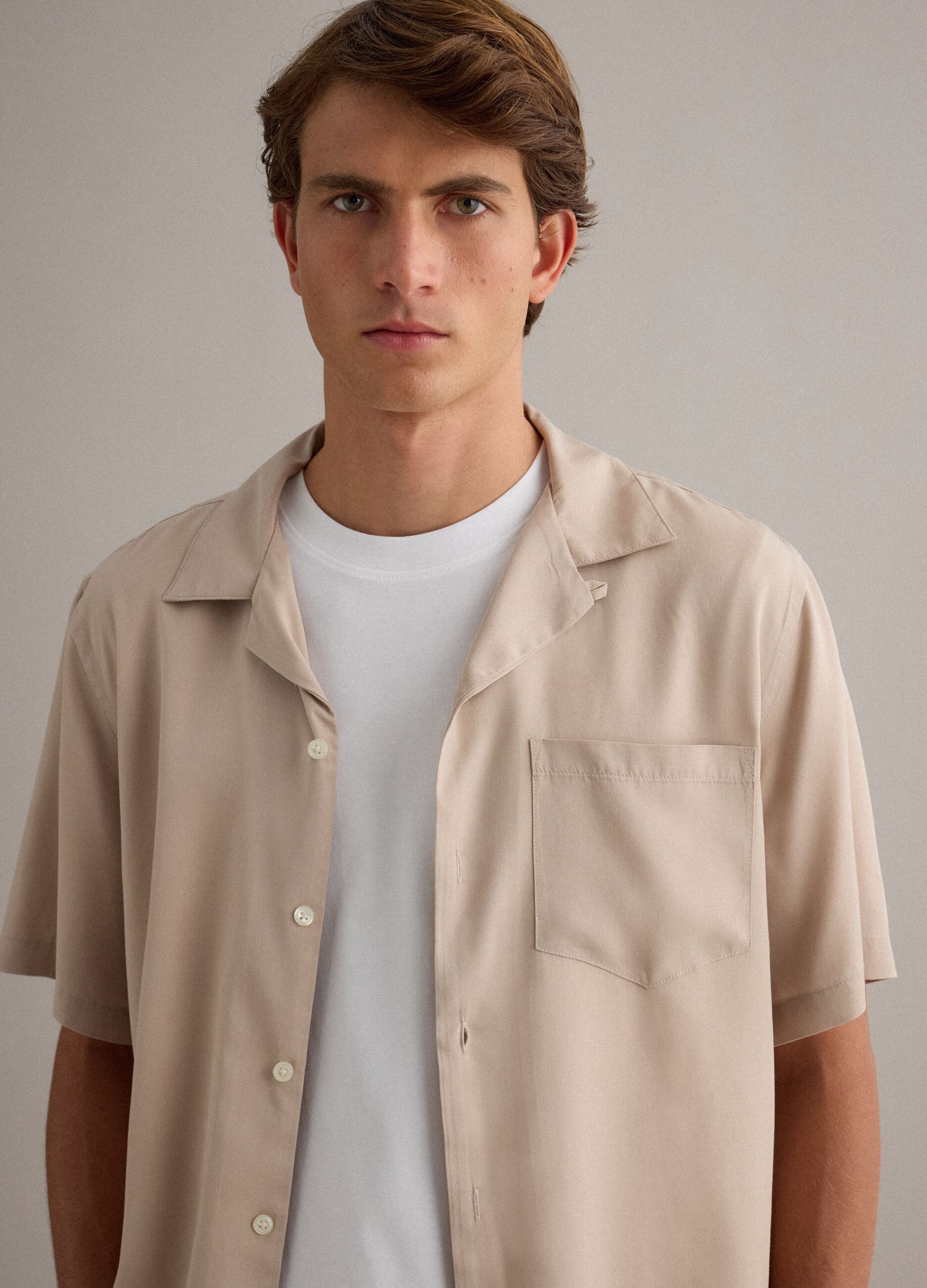 Beige pure-viscose shirt with bowling collar