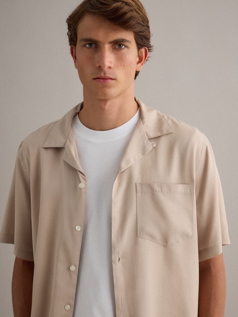 Camicia beige in pura viscosa con collo bowling_0