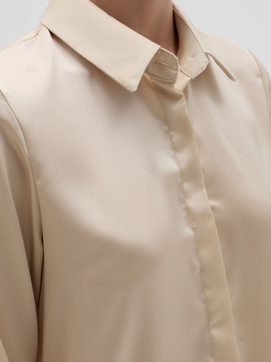 Solid colour satin shirt_3