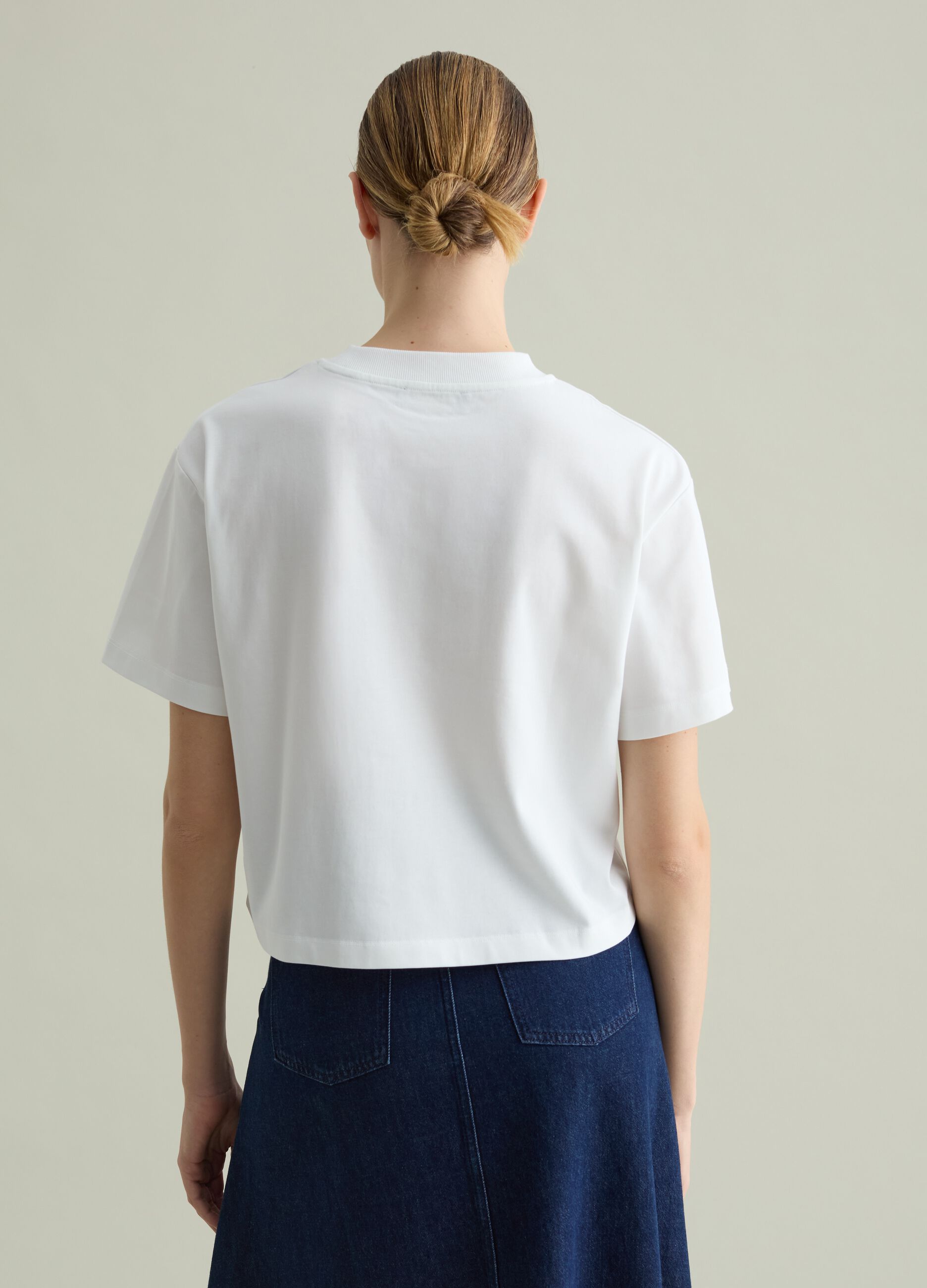 T-shirt con tasca in sangallo
