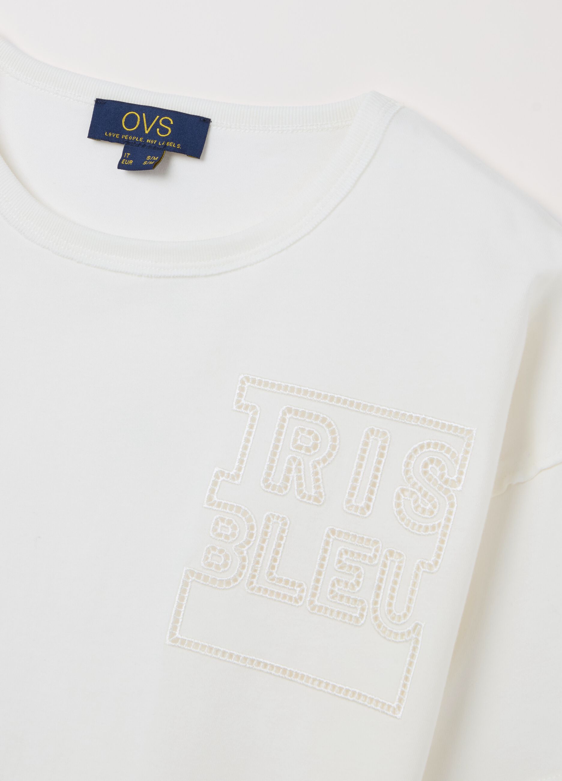 T-shirt with "Iris Bleu" embroidery